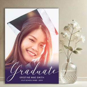 Anúncio Graduação de Fotografia da Caligrafia Branca Roxa