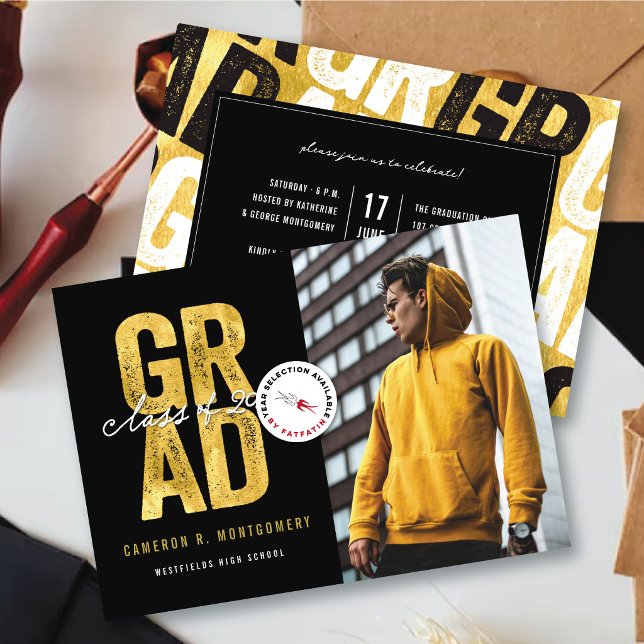 Anúncio Graduação de Fotografias do Na moda de FORMANDO Do (Modern Bold Golden Faux Foil GRAD Stylish Photo Graduation Announcement @ zazzle.com/color_therapy)
