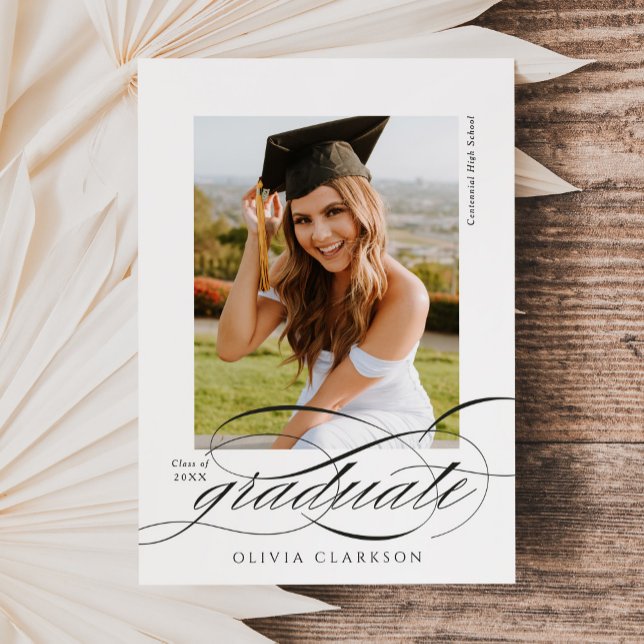 Anúncio Graduação de Fotos de Script Elegante Moderno de O (Criador carregado)