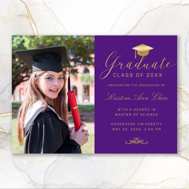 Anúncio Graduação de Fotos de Script Formal Dourado Elegan (Elegant Purple Gold Calligraphy Photo Graduation Announcement)