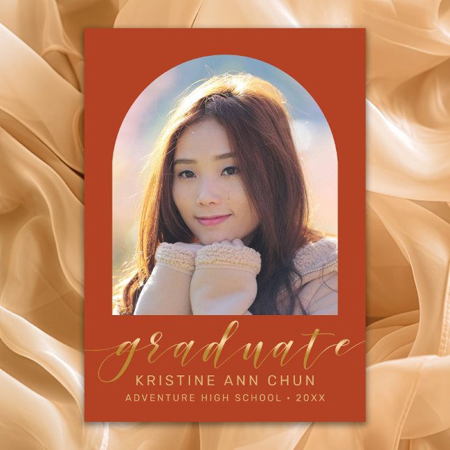Anúncio Graduação de Fotos do Script Dourado Arch Laranja  (Orange and Gold Script Photo Graduation Announcement)
