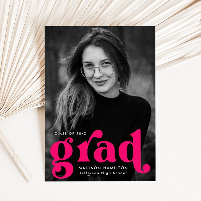 Anúncio Graduação de Fotos Rosa-Quente com Tipografia em N (Criador carregado)