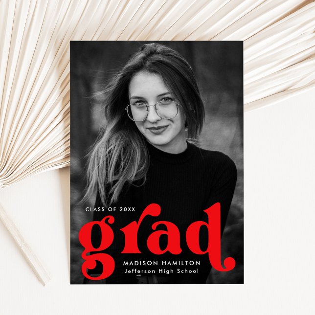 Anúncio Graduação de Fotos Vermelha com Tipografia Negrito (Criador carregado)
