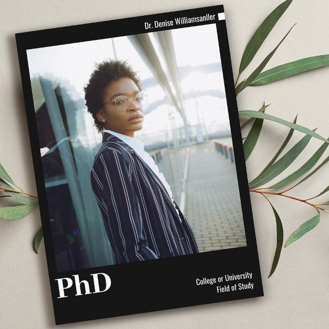 Anúncio Graduação de PhD de Foto Branca Mínima (Criador carregado)