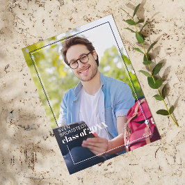 Anúncio Graduação Minimalista Branco Escuro