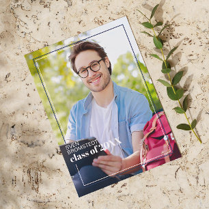 Anúncio Graduação Minimalista Branco Escuro