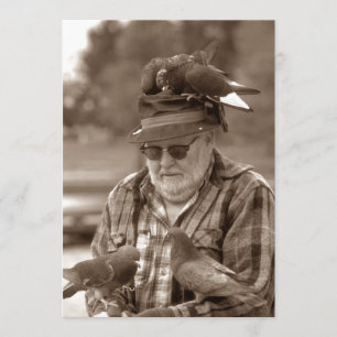 Anúncio Homem dos pássaros dos pombos do divertimento eu