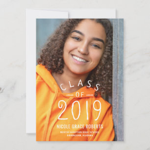 Anúncio indicado por letras da foto da festa de