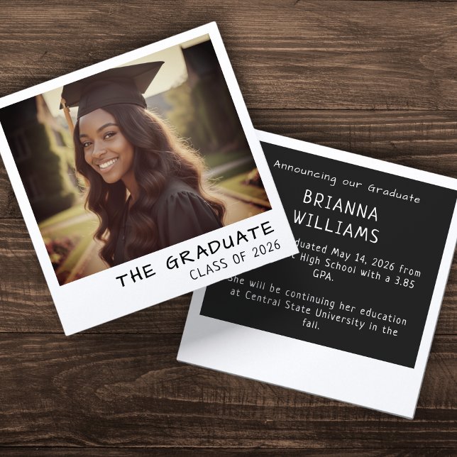 Anúncio Instant Camera Photo Retro Graduation (Instant Camera Photo Retro Graduation Announcement
)