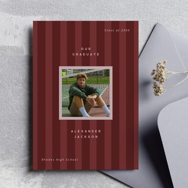 Anúncio Listras Esportivas Bege Gradução Foto  (maroon red sporty stripes modern graduation photo announcement card)