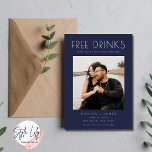 Anúncio Marinho Azul Foto Engraçada Casamento Salve a Data<br><div class="desc">Envie um cartão de data que fará seus convidados sorrirem. Escolha uma foto impressionante de você e seu parceiro e deixe seus convidados saberem marcar seus calendários para a festa do ano! Estes engraçados "Bebidas grátis (e vamos nos casar)" salvam as datas que são perfeitas para o casal divertido que...</div>