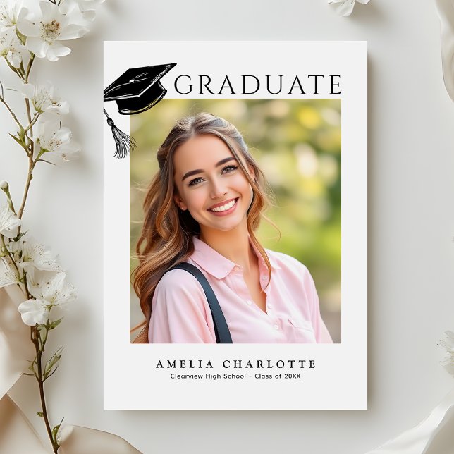 Anúncio Modern Grad Cap Minimalist Graduation Photo (Criador carregado)