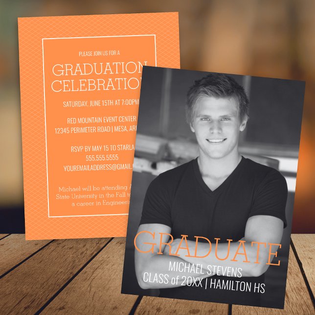 Anúncio Moderno Minimalista Laranja Arte Deco Graduação (Modern Orange Art Deco Graduation Announcement Invitation for Grad Party or Open House)