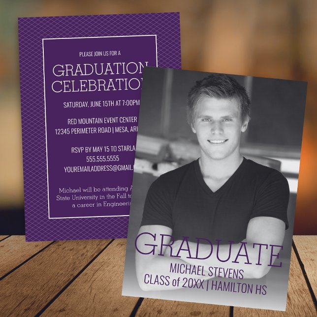 Anúncio Moderno Minimalista Roxo Art Déco Graduação (Modern Purple Minimalist Art Deco High School College Graduation Announcement Invitation for Him Her)