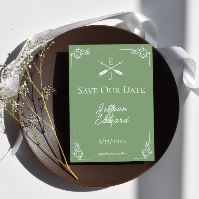 Anúncio Moisés Green Monograma e setas salvam a data (Moss Green Monogram and Arrows Save the Date)