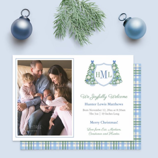 Anúncio Monograma Verde Azul Feriados Foto Nascimento do B (Preppy Christmas Monogram photo birth announcement cards for baby boy in light blue and green)