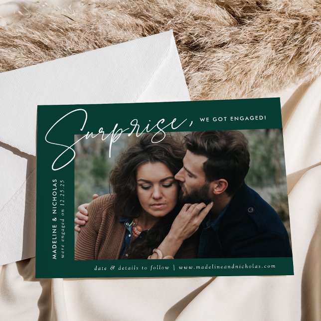 Anúncio Noivado de Fotografia da Surpresa Verde Moderna (Criador carregado)