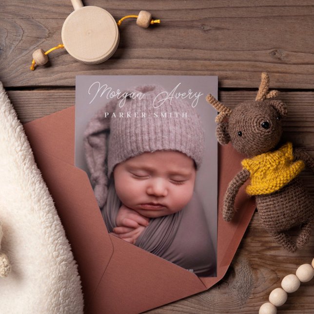 Anúncio Nome branco neutro Script de assinatura Nova fotog (Criador carregado)