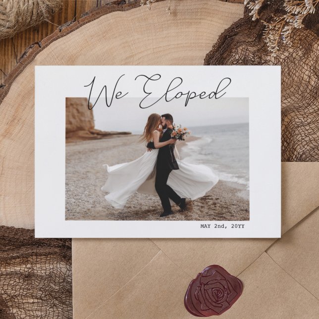 Anúncio Nós Fugimos Casamento de Fuga de Foto com Roteiro  (We Eloped Minimal Script Photo Elopement Wedding Announcement
)