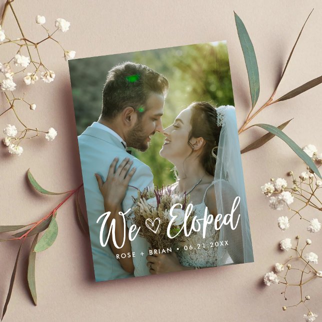 Anúncio Nós Fugimos Elegante Foto de Casamento com Letra B (Elegant elopement photo announcements share your joyful news with timeless romantic style.)
