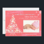 Anúncio novo da foto do bebé do Natal cor-de-rosa<br><div class="desc">A árvore de brilho do feriado de inverno do floco de neve, os flocos de neve bonitos e o fundo cor-de-rosa projetaram em anúncios feitos sob encomenda da foto do nascimento do bebê. Aperfeiçoe para o nascer novo dos bebês em novembro ou dezembro! Fácil e divertimento para personalizar o cartão...</div>