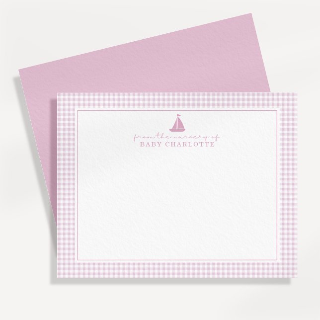 Anúncio Pink Gingham Sailboat Nursery Note Card (Criador carregado)