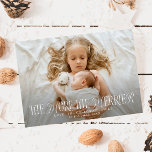 Anúncio Quanto Mais Feliz Nascimento Da Foto De Natal<br><div class="desc">Vintage e elegante cartão de nascimento de Natal com texto tipográfico misturado com guião e letra serif que diz "quanto mais melhor". Este é um cartão de anúncio de nascimento para as férias! Adicione suas fotos,  estatísticas de natalidade e uma mensagem!</div>