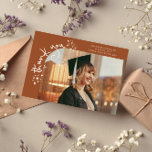 Anúncio Quirky Stars Terracotta Grad Photo Thank You<br><div class="desc">Quirky and whimsical graduation announcement photo card featuring a photo on the front and 1 on the back. The text says "thank you" in quirky hand writing with stars and confettis. Add the graduate's name,  information,  and message to personalize this card. Terracotta.</div>