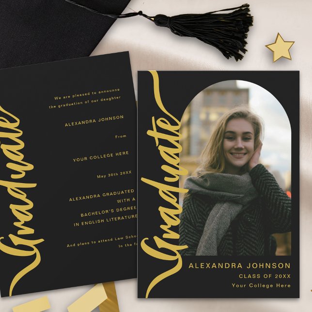 Anúncio Script Dourado do Arch de Fotografia do Formando M (Modern Graduate photo arch Black and gold script Graduation announcement card)