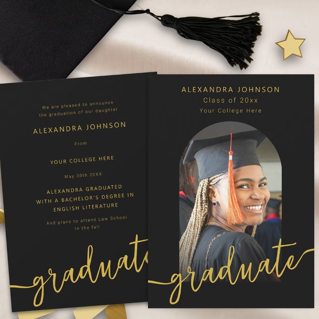 Anúncio Script Moderno Arquivo Foto Graduação (Modern black and gold script photo arch graduation announcement card Stylish trendy elegant design)