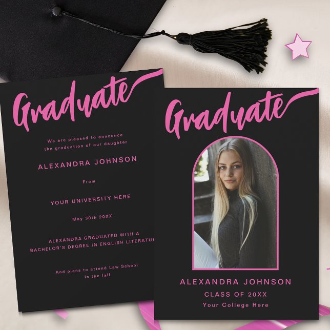 Anúncio Script rosa do arco de fotos do Formando moderno p (Stylish graduate photo arch hot pink calligraphy script black graduation announcement card)