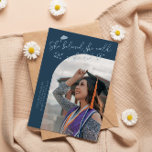 Anúncio She Believed Navy Blue Graduate Curved Photo<br><div class="desc">Modern and whimsical graduation announcement photo card featuring a curved photo on the front and 1 on the back. The text says "She believed she could, so she did" with hand drawn stars and a graduation cap. Add the graduate's name, information, and message to personalize this card. Navy blue background....</div>