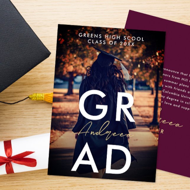Anúncio Simples Tipografia Negrito Burgundy Graduada Moder (Criador carregado)