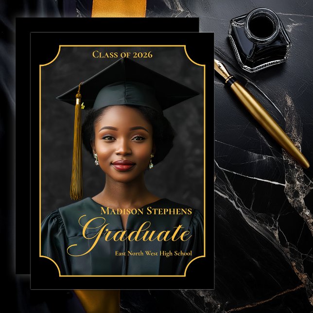Anúncio Turma Elegante de 2026 Retrato Formatura (Luxury Black & Gold Portrait Graduation Announcement with Ornate Frame and Script Typography - Black)