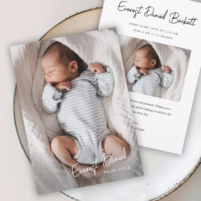 Anúncios de Nascimento com Nome em Letra Moderna e (Simple Script Baby Photo Brith Announcement Thank You Card.)