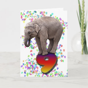Aos 9 anos, um cartão de aniversário feliz de el