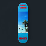 "Apenas boas vibrações", 7 de 3/4" no skateboard<br><div class="desc">Este design de skate apresenta palmeiras, céus azuis e a frase "Apenas boas vibrações". Esportes e tendências agora. Adultos, adolescentes, crianças, estudantes, netos, graduação; Natal, aniversários e outras ocasiões. Você pode experimentar a emoção do skate e ainda ser arrastado e legal. Quer esteja em Cannes, Papais noeis de Mônica, na...</div>