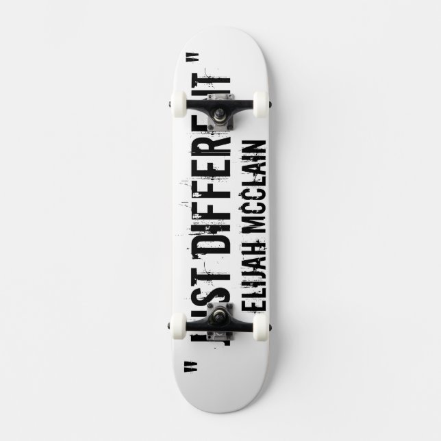 APENAS DIFERENTE  ELIJAH MCCLAIN Skateboard (Frente)