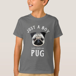 Apenas um garoto que ama sua camiseta de pinto