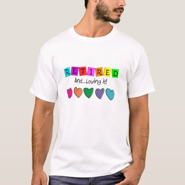 "Aposentado e amando o" t-shirt e presentes (Frente)