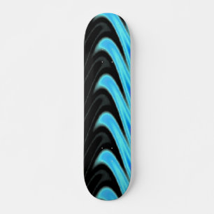 Aqua suga-se no skate preto de fundo