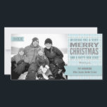 Aqua Winter Xadrez Merry Christmas Cartão com foto<br><div class="desc">Um padrão clássico de xadrez em tons de aqua gelado e marrom suave cria o padrão de fundo para este cartão personalizado de saudação de fotos. A tipografia diz: "Desejando-lhe um Feliz Natal e um Feliz ano novo!" - com as palavras "Feliz Natal" em cintilação. Adicione a sua saudação personalizada,...</div>