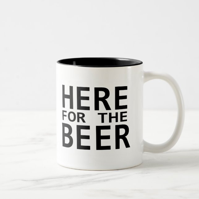 Aqui para o humor de cerveja, bebendo caneca de ca (Direita)