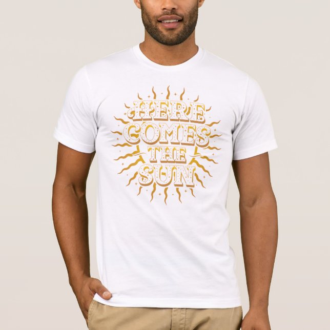 Aqui Vem A Camiseta Branca Do Sol (Frente)