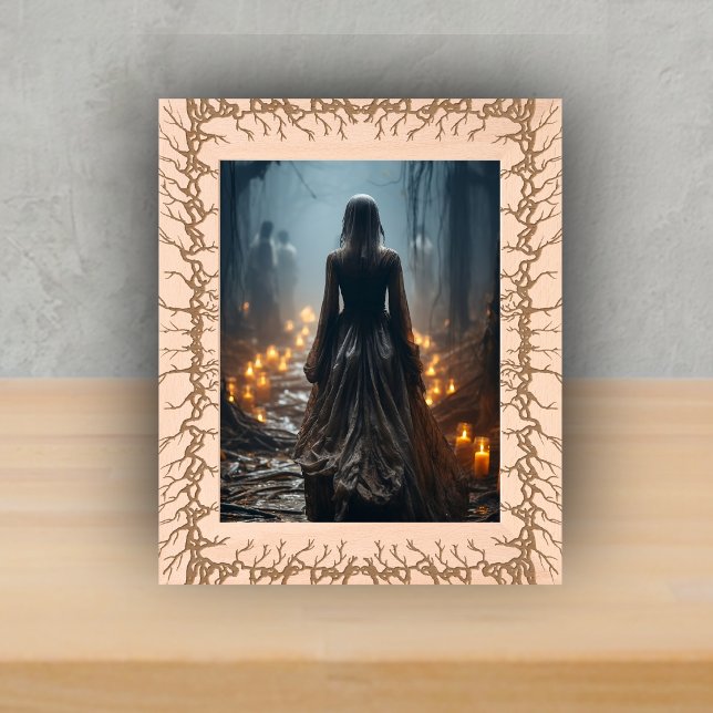 Arame Farpado Preto Gótico Assustador (Black etched barbed wire Gothic theme on wood picture frams.)
