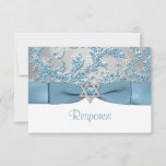 ARCO IMPRESSO - Winter Wonderland Bat Mitzvah RSVP<br><div class="desc">****Observe que a fita, o arco, o brilho e a estrela prateada são impressos em imagens e não são reais. Esta elegante cor damasco azul-gelo prateada floral de cinza brilhante FAUX Bat Mitzvah cartão rsvp tem um fundo de flocos de neve brancos e uma fita azul de aço IMPRESSA e...</div>