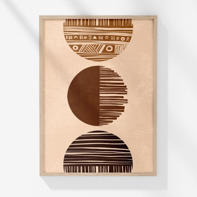 Arte Abstrata Boho em Bege Marrom Café Poster de P (Boho Neutral Abstract Tribal Sun and Moon Wall Art in a wooden frame on a sunny white wall.)