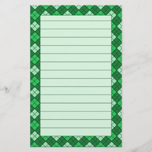 Artigos de papelaria verdes da xadrez alinhados