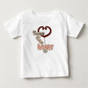 As enfermeiras do estetoscópio têm t-shirt e