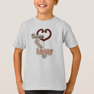 As enfermeiras do estetoscópio têm t-shirt e prese
